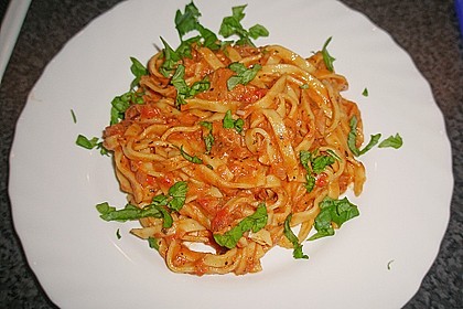 Nudeln in leichter, sämiger Thunfisch-Tomaten-Käse Sauce 14
