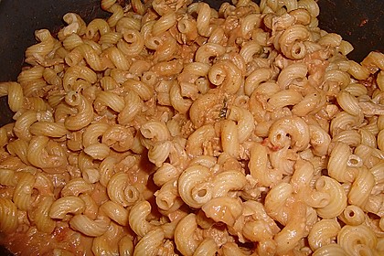 Nudeln in leichter, sämiger Thunfisch-Tomaten-Käse Sauce 72