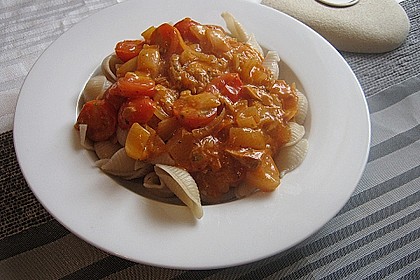 Nudeln in leichter, sämiger Thunfisch-Tomaten-Käse Sauce 33
