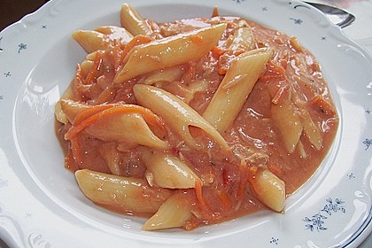 Nudeln in leichter, sämiger Thunfisch-Tomaten-Käse Sauce 99