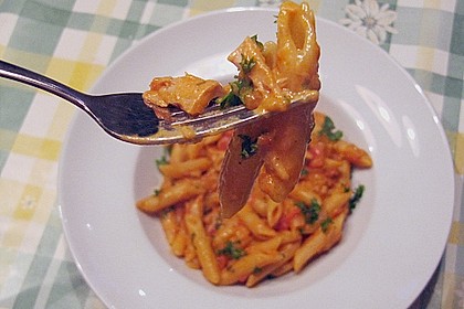 Nudeln in leichter, sämiger Thunfisch-Tomaten-Käse Sauce 18