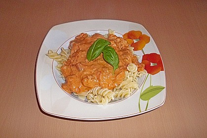 Nudeln in leichter, sämiger Thunfisch-Tomaten-Käse Sauce 17