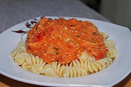 Nudeln in leichter, sämiger Thunfisch-Tomaten-Käse Sauce 11