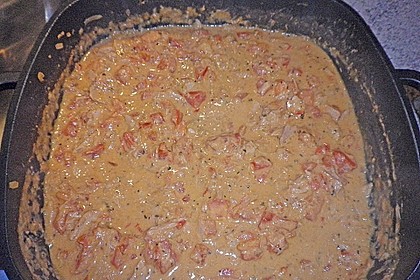 Nudeln in leichter, sämiger Thunfisch-Tomaten-Käse Sauce 98