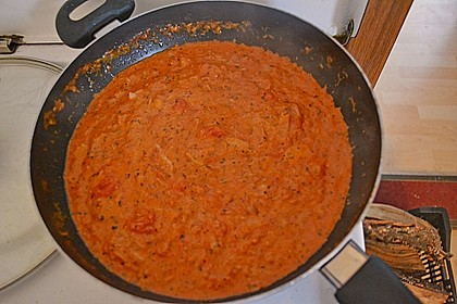 Nudeln in leichter, sämiger Thunfisch-Tomaten-Käse Sauce 95
