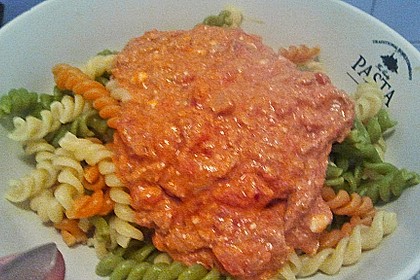 Nudeln in leichter, sämiger Thunfisch-Tomaten-Käse Sauce 116