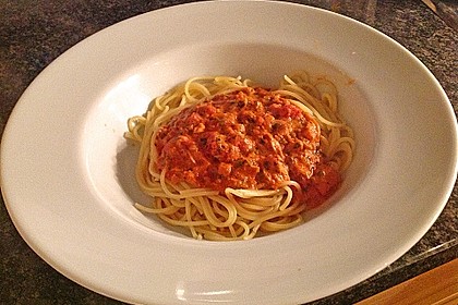 Nudeln in leichter, sämiger Thunfisch-Tomaten-Käse Sauce 73
