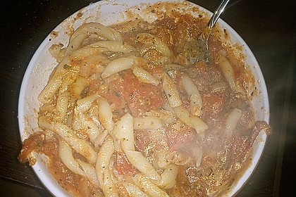 Nudeln in leichter, sämiger Thunfisch-Tomaten-Käse Sauce 120