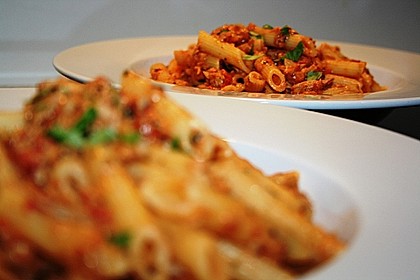 Nudeln in leichter, sämiger Thunfisch-Tomaten-Käse Sauce 16
