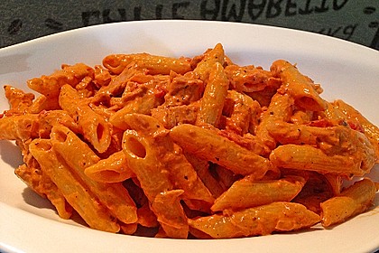 Nudeln in leichter, sämiger Thunfisch-Tomaten-Käse Sauce 40