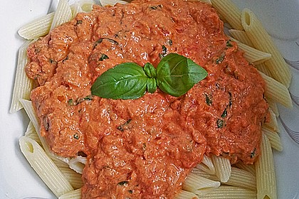 Nudeln in leichter, sämiger Thunfisch-Tomaten-Käse Sauce 28