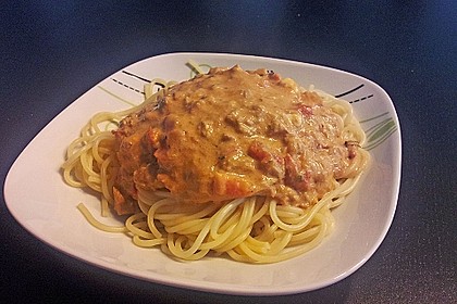 Nudeln in leichter, sämiger Thunfisch-Tomaten-Käse Sauce 67