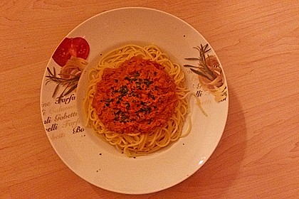 Nudeln in leichter, sämiger Thunfisch-Tomaten-Käse Sauce 108