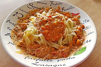 Nudeln in leichter, sämiger Thunfisch-Tomaten-Käse Sauce 54