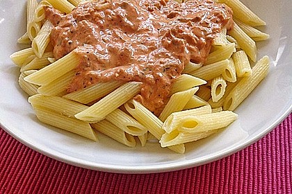 Nudeln in leichter, sämiger Thunfisch-Tomaten-Käse Sauce 22