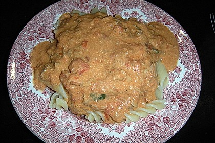 Nudeln in leichter, sämiger Thunfisch-Tomaten-Käse Sauce 84