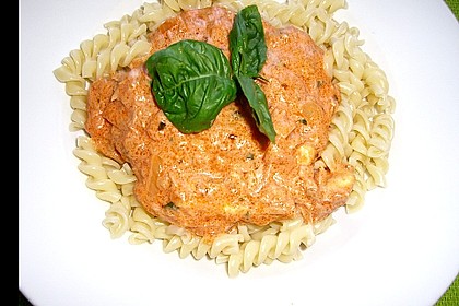 Nudeln in leichter, sämiger Thunfisch-Tomaten-Käse Sauce 30