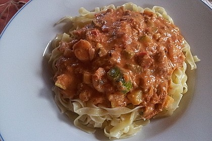 Nudeln in leichter, sämiger Thunfisch-Tomaten-Käse Sauce 60
