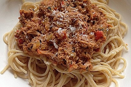 Nudeln in leichter, sämiger Thunfisch-Tomaten-Käse Sauce 36