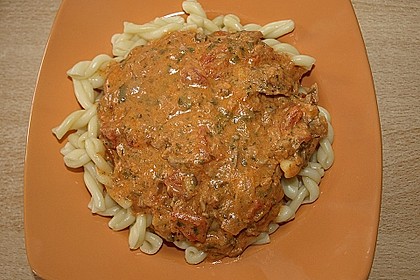 Nudeln in leichter, sämiger Thunfisch-Tomaten-Käse Sauce 68