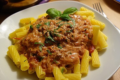 Nudeln in leichter, sämiger Thunfisch-Tomaten-Käse Sauce 1