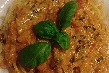 Nudeln in leichter, sämiger Thunfisch-Tomaten-Käse Sauce 83