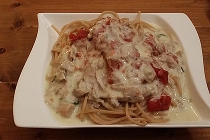 Nudeln in leichter, sämiger Thunfisch-Tomaten-Käse Sauce 103