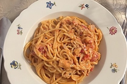 Nudeln in leichter, sämiger Thunfisch-Tomaten-Käse Sauce 58
