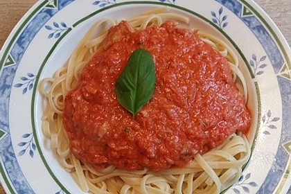 Nudeln in leichter, sämiger Thunfisch-Tomaten-Käse Sauce 87