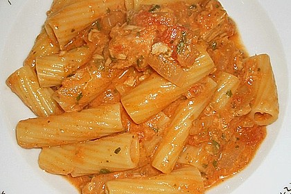 Nudeln in leichter, sämiger Thunfisch-Tomaten-Käse Sauce 15