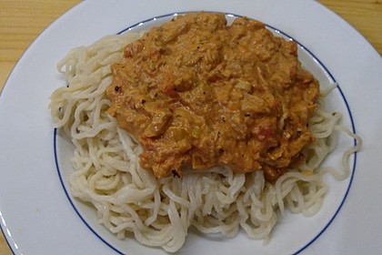 Nudeln in leichter, sämiger Thunfisch-Tomaten-Käse Sauce 117