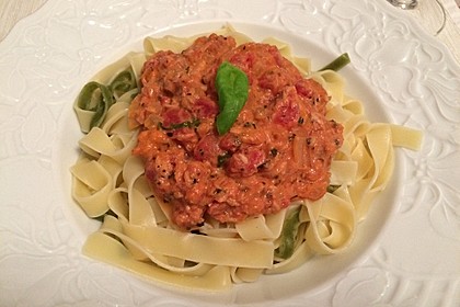 Nudeln in leichter, sämiger Thunfisch-Tomaten-Käse Sauce 6