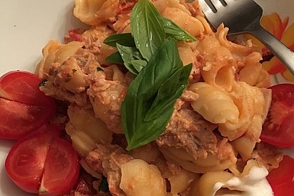 Nudeln in leichter, sämiger Thunfisch-Tomaten-Käse Sauce 9