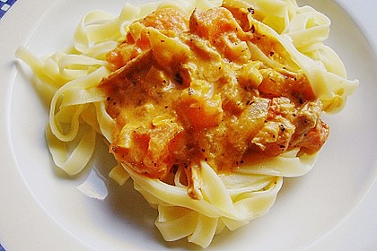 Nudeln in leichter, sämiger Thunfisch-Tomaten-Käse Sauce 59