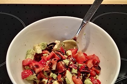 Avocado - Erdbeer - Salat mit Ingwer Dressing 13