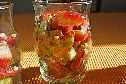 Avocado - Erdbeer - Salat mit Ingwer Dressing 18