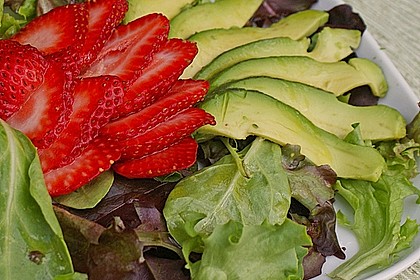Avocado - Erdbeer - Salat mit Ingwer Dressing 3