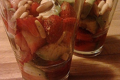 Avocado - Erdbeer - Salat mit Ingwer Dressing 22