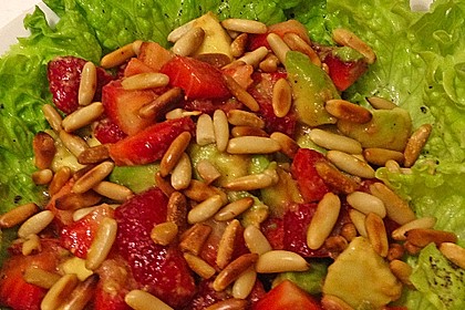 Avocado - Erdbeer - Salat mit Ingwer Dressing 17