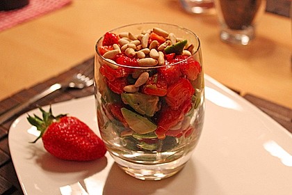 Avocado - Erdbeer - Salat mit Ingwer Dressing 4