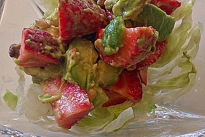 Avocado - Erdbeer - Salat mit Ingwer Dressing 9