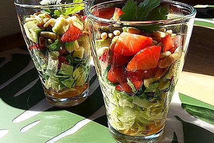 Avocado - Erdbeer - Salat mit Ingwer Dressing 2