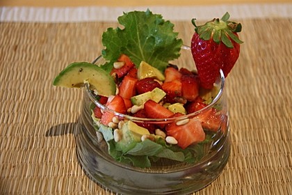 Avocado - Erdbeer - Salat mit Ingwer Dressing 1