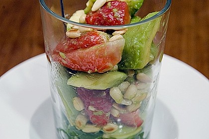 Avocado - Erdbeer - Salat mit Ingwer Dressing 7