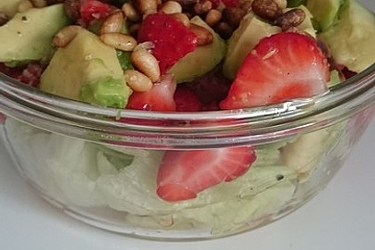 Avocado - Erdbeer - Salat mit Ingwer Dressing 12