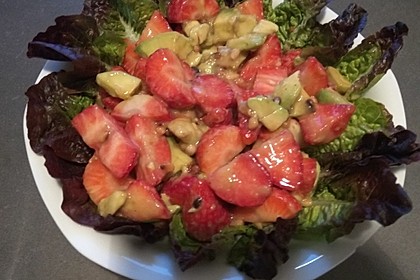 Avocado - Erdbeer - Salat mit Ingwer Dressing 21