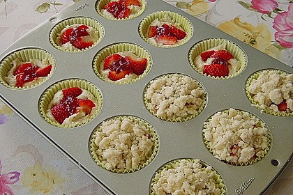 Erdbeer - Muffins mit Rhabarberfüllung 3