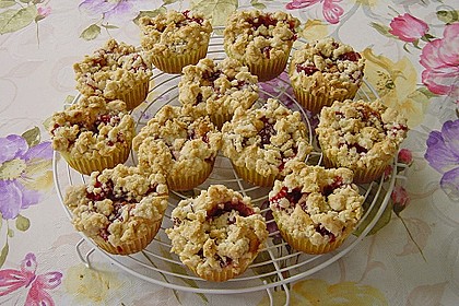 Erdbeer - Muffins mit Rhabarberfüllung 1