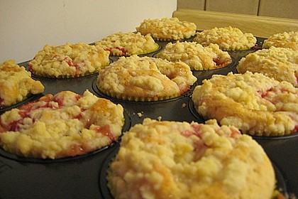 Erdbeer - Muffins mit Rhabarberfüllung 6