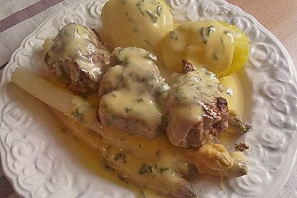Spargel mit Sauce Hollandaise, gebratenem Schweinefilet und Kartoffelgratin 3
